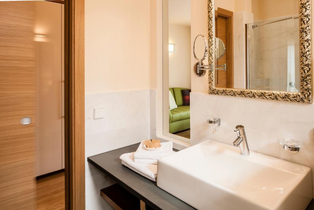 Hotel Residence Pernhof Tramin an der Weinstraße Exteriör bild